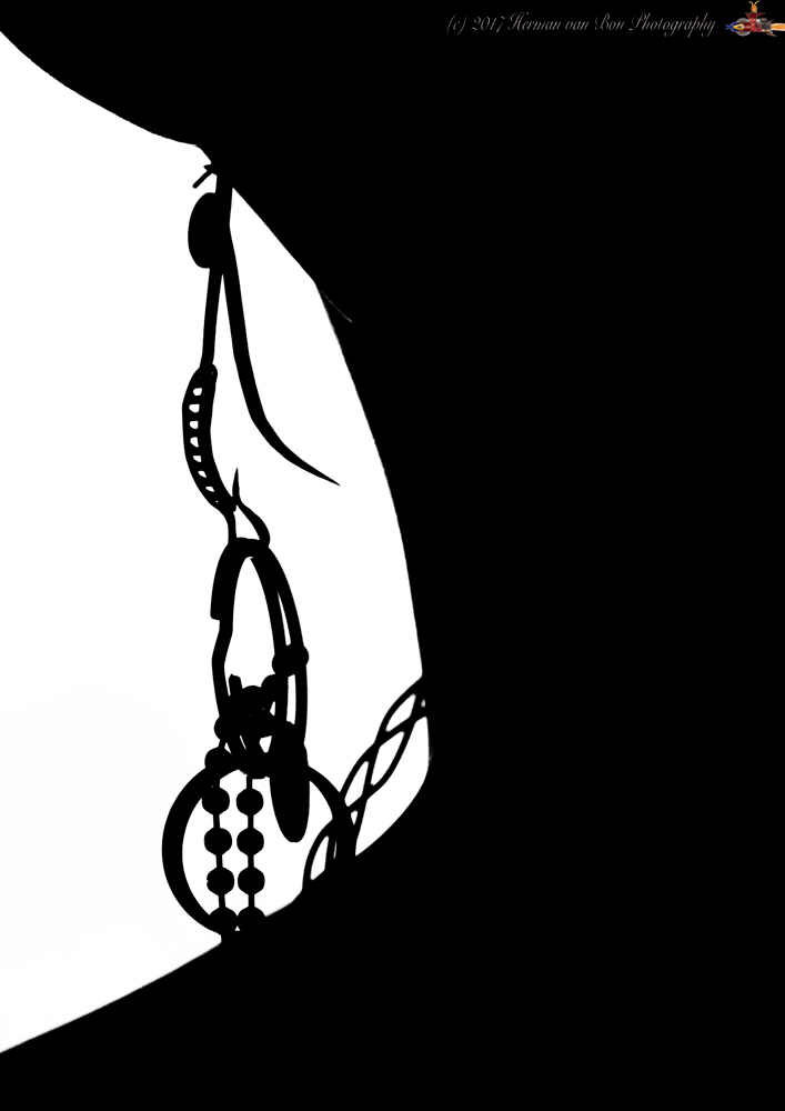silhouette-earring